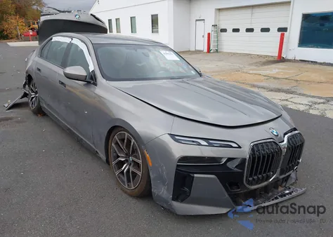 2024 BMW 740I xDrive z USA, uszkodzony, nr VIN WBA33EH08RCR00014